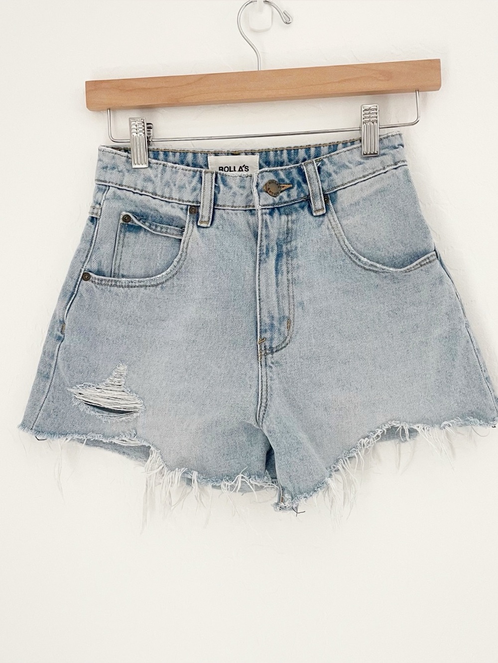 Rolla’s high rise loose fit light Wash Jean shorts size 23